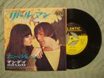 Sonny & Cher 7" Vinyl Single: ‘Little man’ (Japan), Cd's en Dvd's, Vinyl Singles, Pop, Ophalen of Verzenden, 7 inch, Single