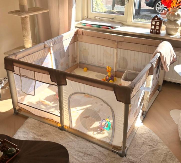 Grondbox 120x120x65cm + 65 ballen, Kinderen en Baby's, Boxen, Zo goed als nieuw, Ophalen of Verzenden