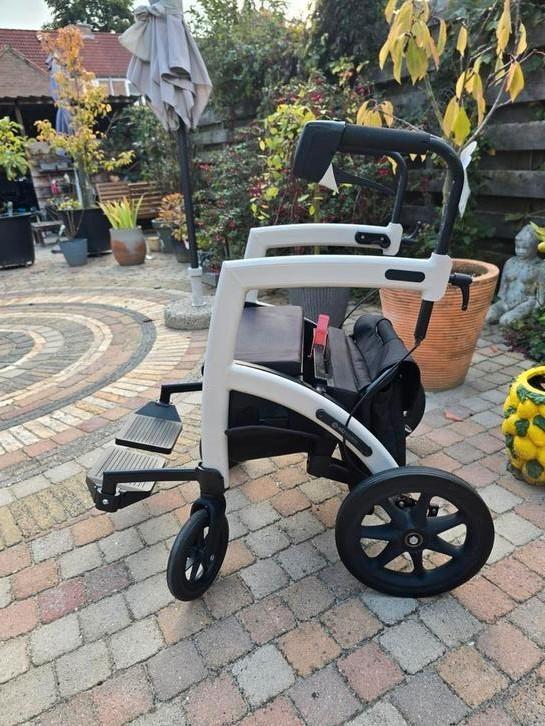 Rolzz motion rolstoel en rollator super makkelijk opvouwbaar, Diversen, Rolstoelen, Gebruikt, Duwrolstoel, Ophalen