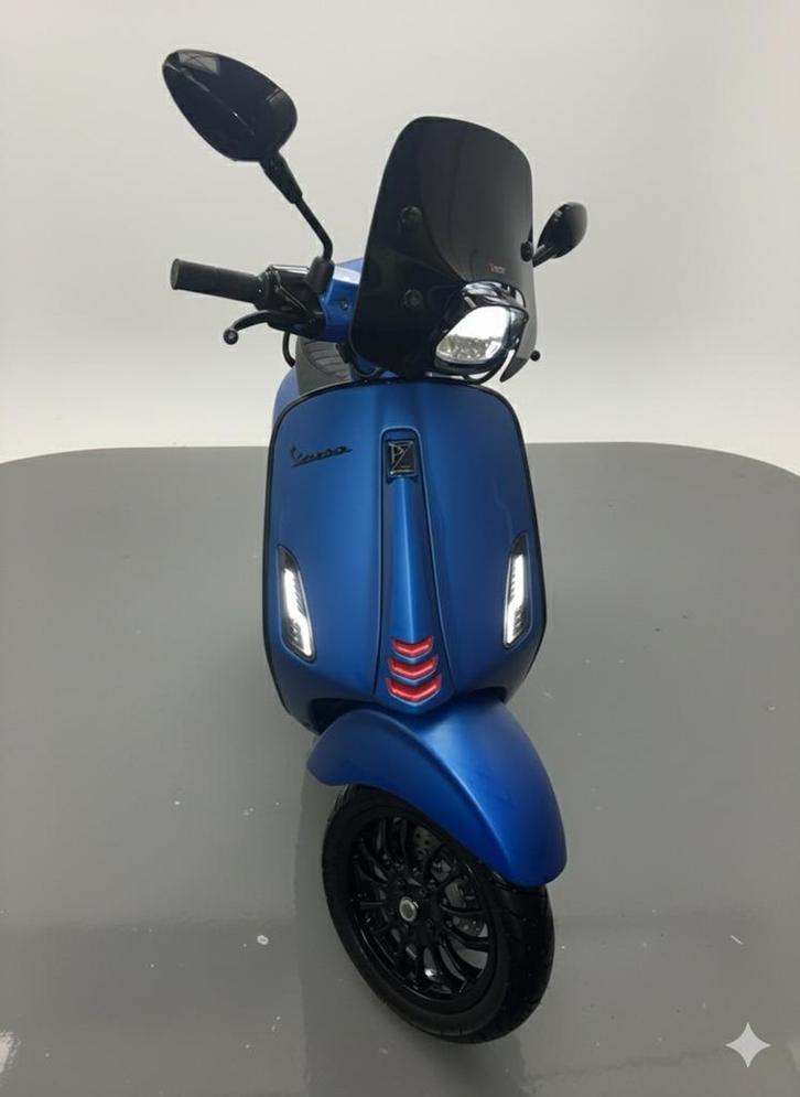 Vespa sprint 2019., Fietsen en Brommers, Scooters | Vespa, Zo goed als nieuw, Vespa S, Benzine, Ophalen