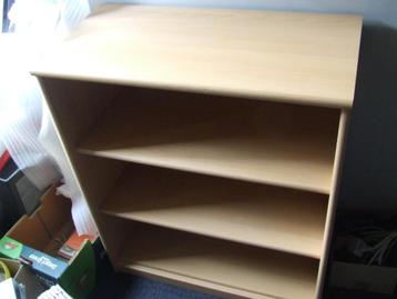 boekenkastje beschikbaar voor biedingen