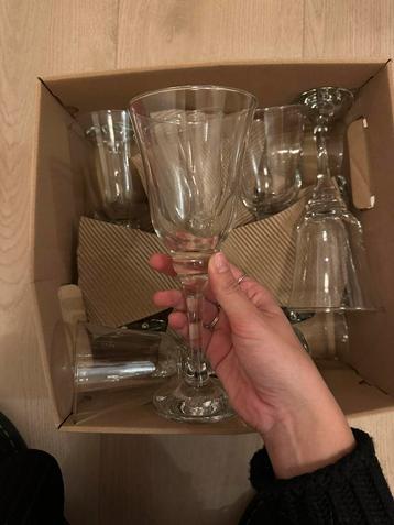 Wijnglazen beschikbaar voor biedingen