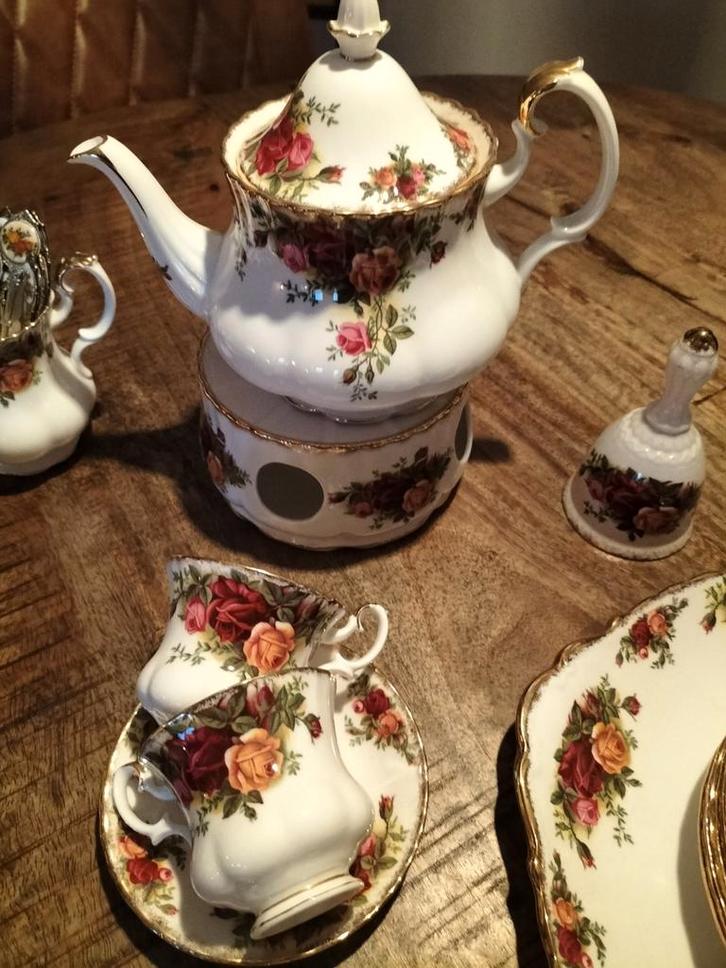 Royal Albert service, Antiek en Kunst, Antiek | Servies compleet, Ophalen of Verzenden