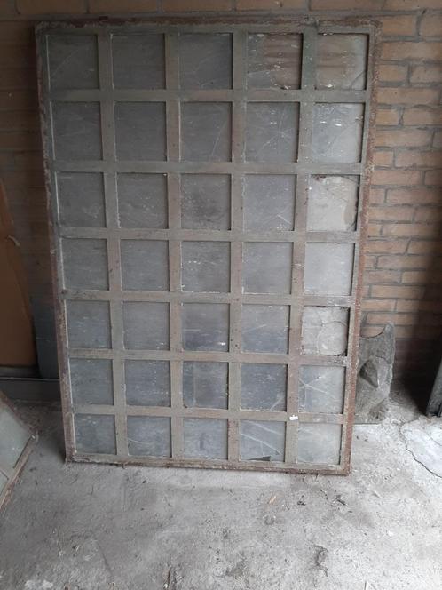 Drie oude ijzeren Franse stalen vak-ramen (Brocante), Doe-het-zelf en Verbouw, Glas en Ramen, Gebruikt, Overige typen, Minder dan 80 cm