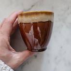 HK living kopje reactief glazuur bruin beige cup beker, Huis en Inrichting, Ophalen of Verzenden, Keramiek, Overige stijlen, Kop(pen) en/of Schotel(s)