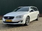 Volvo V70 2.0 T5 Nordic+ Automaat/19inch/Blackline/Camera en, Auto's, Volvo, 4 cilinders, 1969 cc, Wit, 1565 kg