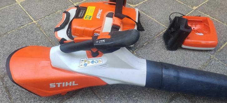 Accu bladblazer set  STIHL BGA200 en AR3000 rugaccu, Tuin en Terras, Bladblazers, Zo goed als nieuw, Accu, Ophalen