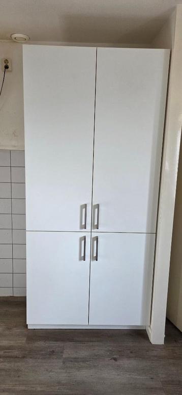 Kast wit 2 deurs beschikbaar voor biedingen
