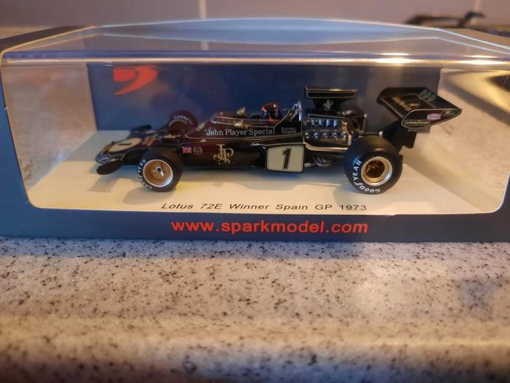 Lotus 72E Winner GP Spain 1973 Emerson Fittipaldi 1:43 spark, Hobby en Vrije tijd, Modelauto's | 1:43, Zo goed als nieuw, Auto