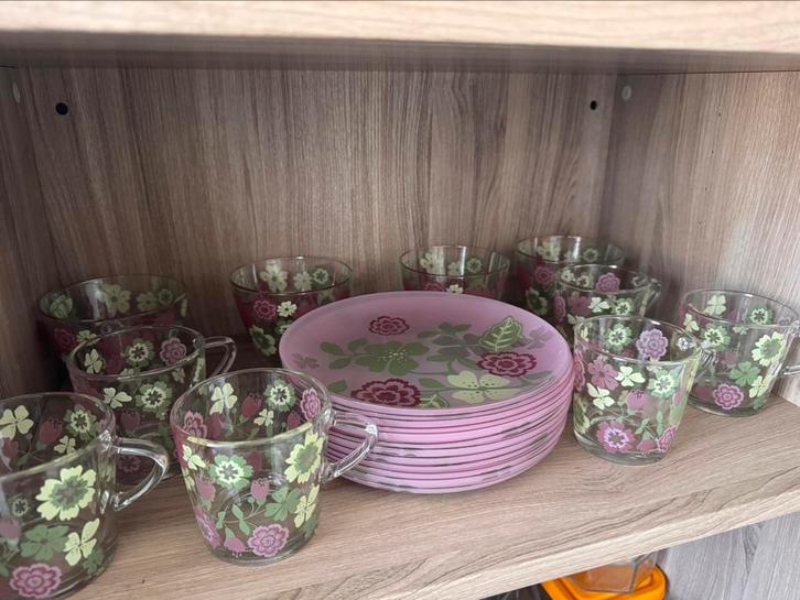 Mooie bloemige theeset – zo goed als nieuw!, Huis en Inrichting, Keuken | Servies, Zo goed als nieuw, Kop(pen) en/of Schotel(s)