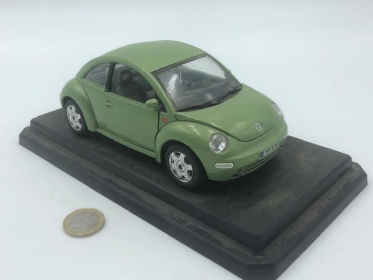 Volkswagen New Beetle (1998), Bburago, Hobby en Vrije tijd, Modelauto's | 1:24, Gebruikt, Auto, Bburago, Ophalen of Verzenden