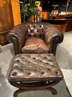 Chesterfield fauteuil + Hocker Antiek Chique, Gebruikt, Vintage Stoer, 50 tot 75 cm, Chesterfield