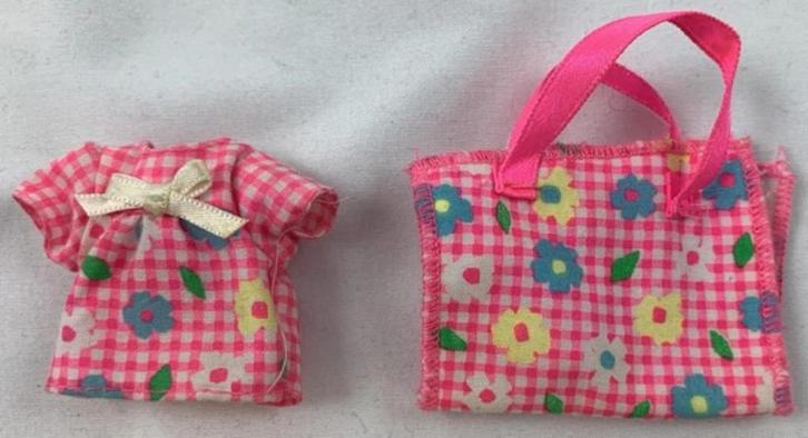 Barbie Mattel Kelly Shelly Potty Training kleding & tas 1996, Verzamelen, Poppen, Zo goed als nieuw, Kleertjes, Verzenden