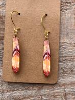 Oorbel met veer, Ophalen of Verzenden, Zo goed als nieuw, Overige materialen