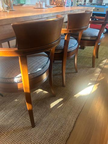 Houten Eetkamerstoelen met Luxe Kussens beschikbaar voor biedingen