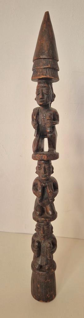Uit inboedel: Afrika houten rammelstaf (no 7) figuren, incl, Antiek en Kunst, Kunst | Niet-Westerse kunst, Verzenden