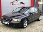 Volvo S60 2.4 T AUTO/200PK/CRUISE/AIRCO/APK/NAP/ORGNL, Auto's, Volvo, Gebruikt, Zwart, Zwart, Bedrijf