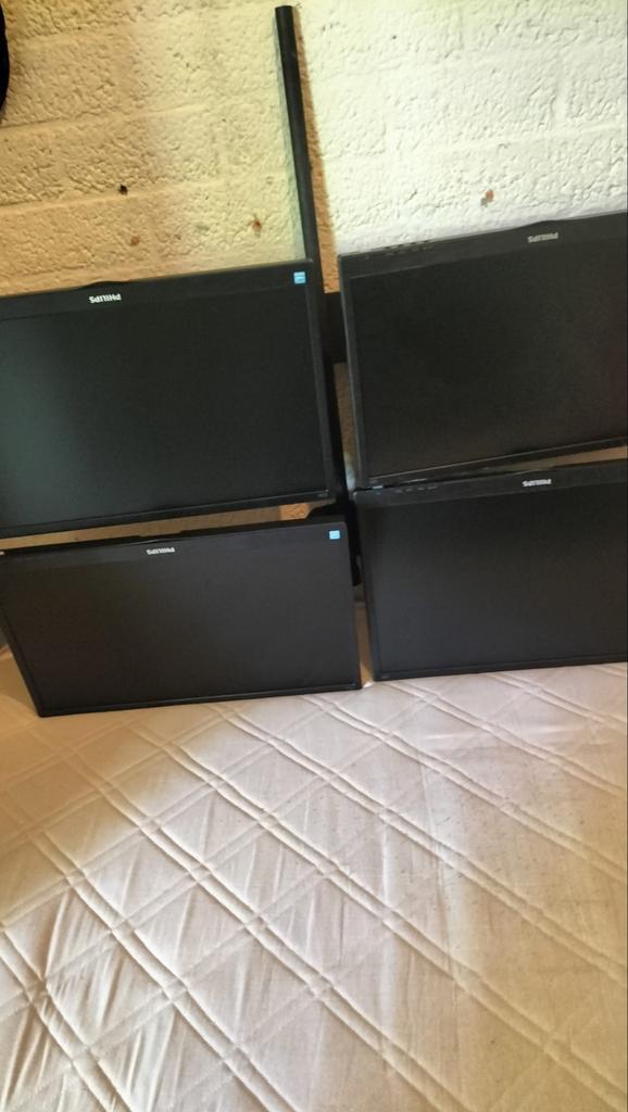 4 Monitoren - Set voor Multi-Display Setup, Computers en Software, Monitoren, Gebruikt, 60 Hz of minder, HDMI, Gaming, LED, Full HD