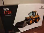 Te koop AT Collections Volvo L70H verbouwd., Hobby en Vrije tijd, Modelauto's | 1:32, Nieuw, Overige merken, Ophalen of Verzenden