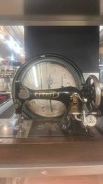 Antieke naaimachine, Ophalen