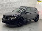 Volkswagen Tiguan 2.0 TSI R 320PK AKRAPOVIC PANO LEER VOL, Auto's, Volkswagen, Gebruikt, Zwart, 4 cilinders, 1984 cc