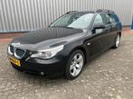 BMW 5-Serie 525i Touring AUT 2004 Zwart Executive, Auto's, Automaat, Achterwielaandrijving, Zwart, 2000 kg
