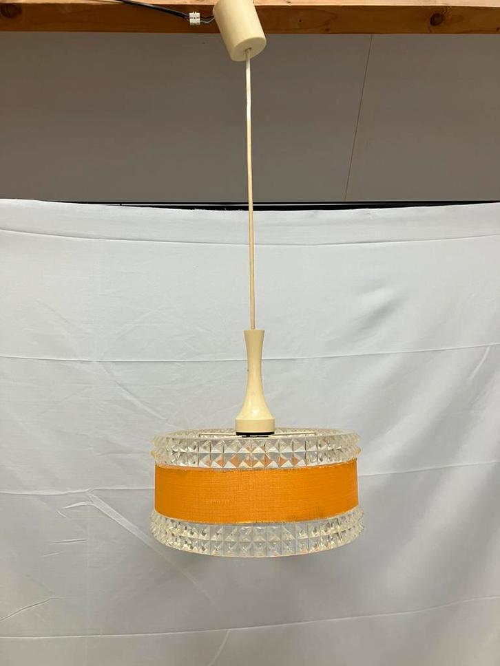 Vintage acryl kunststof hanglamp met prisma patroon, oranje, Huis en Inrichting, Lampen | Hanglampen, Gebruikt, Minder dan 50 cm