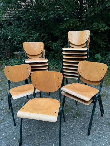 Partij 20 eetkamerstoelen (vintage/scandinavisch/jaren60) beschikbaar voor biedingen