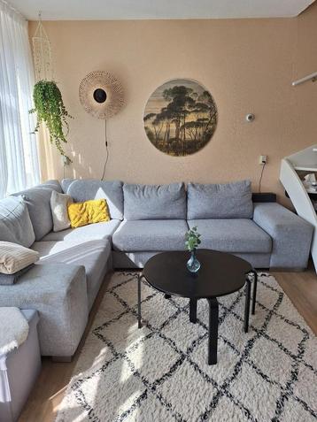 Bank+vloerkleed+tafels+kussens beschikbaar voor biedingen