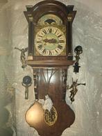 Friese staartklok met maanstand en molen schilderij, Antiek en Kunst, Antiek | Klokken, Ophalen of Verzenden