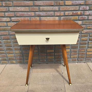 Vintage jaren 50-60 halkastje/ bijzetkastje/ sidetable. beschikbaar voor biedingen
