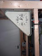 Tweezijdige Wandklok - Old Town Clock London, Ophalen of Verzenden, Wandklok