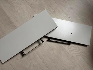 2 zwevende wandplanken beschikbaar voor biedingen