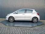 Toyota Yaris 1.0 VVT-i Aspiration | Lm-velgen | Prijs Rijkla, Auto's, 12 maanden, Stof, Gebruikt, Euro 6