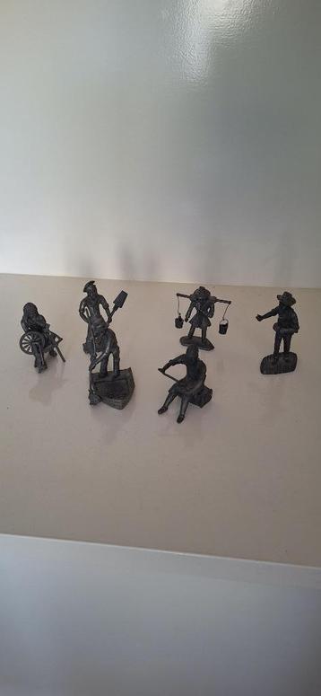 massieve tinnen beeldjes beschikbaar voor biedingen