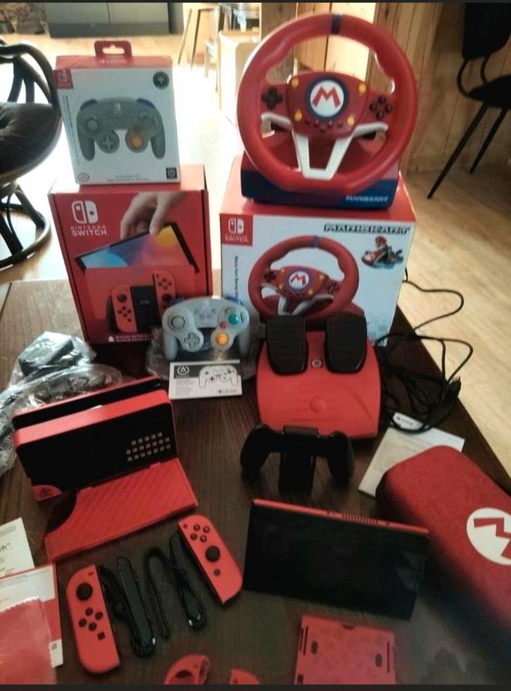 Switch - Mario Red edition (CIB) met 19 games en extra's., Spelcomputers en Games, Spelcomputers | Nintendo Switch, Zo goed als nieuw