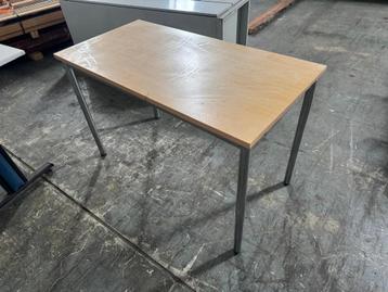 tafel 120x60x74.5cm.  beschikbaar voor biedingen