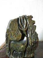 mooi zwaar beeld met ingewerkte reebok uit natuur steen, Antiek en Kunst, Ophalen of Verzenden