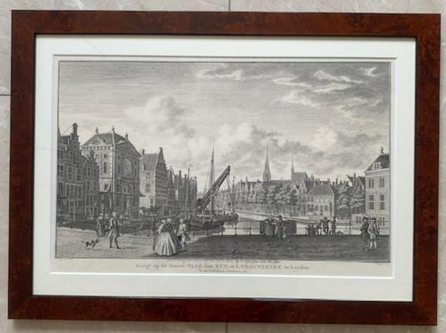Leiden Gezicht op Waag, Rijn en L Vrouwekerk 1763, Antiek en Kunst, Kunst | Etsen en Gravures, Ophalen of Verzenden