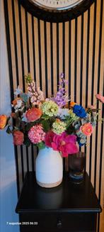Vaas met bloemen, Huis en Inrichting, Woonaccessoires | Kunstplanten en Kunstbloemen, Ophalen of Verzenden