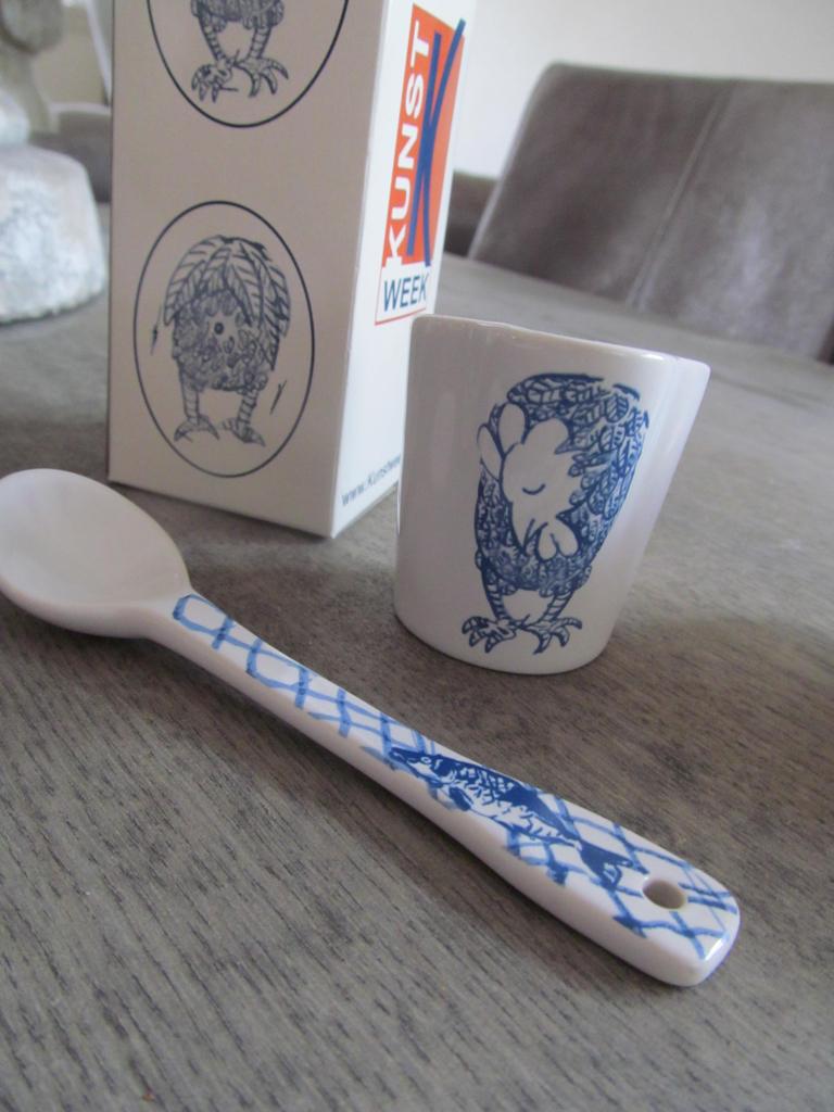 Schoonhoven Keramiek Eierdop + Lepel Kunstwerk, Ophalen of Verzenden, Nieuw, Porselein, Bestek