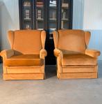 Twee XXL retro Chesterfield fauteuils in geel verlours stof, Huis en Inrichting, Fauteuils, Ophalen of Verzenden, Zo goed als nieuw