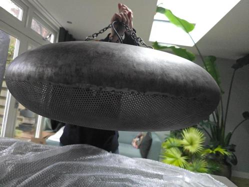 Metalen hanglamp Raw 80x35 cm zgan stoer design met lamp, Huis en Inrichting, Lampen | Hanglampen, Zo goed als nieuw, Minder dan 50 cm