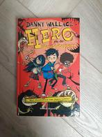 Danny Wallace - Hero en de wereldstoppers, Ophalen of Verzenden, Zo goed als nieuw, Danny Wallace