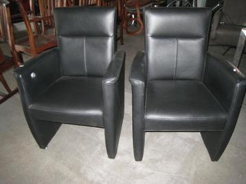 Twee zwart leren Prominent eetkamerstoelen beschikbaar voor biedingen