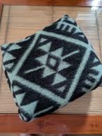 mooie dikke zuiver wollen AaBe deken, Huis en Inrichting, Woonaccessoires | Plaids en Woondekens, Ophalen, Zo goed als nieuw