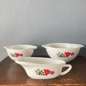 vintage schalen en juskom beschikbaar voor biedingen