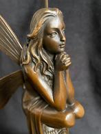 Bronzen meisje/elf zittend in maan gesigneerd groot brons, Antiek en Kunst, Ophalen of Verzenden