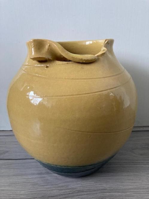 Klaas Fenne de Leeuwe vaas keramiek okergeel, Antiek en Kunst, Antiek | Keramiek en Aardewerk, Ophalen of Verzenden