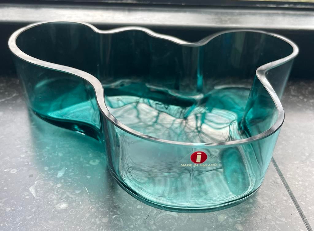 Iittala grote Alvar Aalto grote schaal zeeblauw 50x195mm, Huis en Inrichting, Woonaccessoires | Schalen en Manden, Ophalen of Verzenden